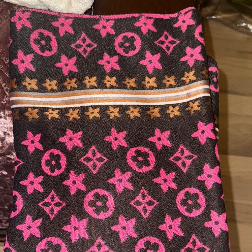 Pink Patterned Shawl - Picture 12 of 15